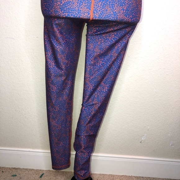 Florida Gators Leggings in Orange & Blue Print with Florida Gator on Waist Sz S - Picture 5 of 7